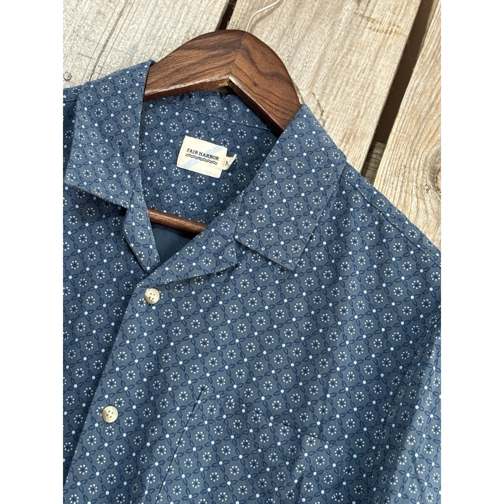 Fair Harbor Men's‎ Short Sleeve Button Front Shirt Blue Geometric Print Size M